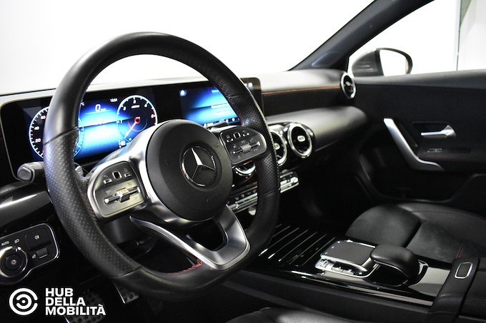 MERCEDES-BENZ A 180 d Automatic Premium